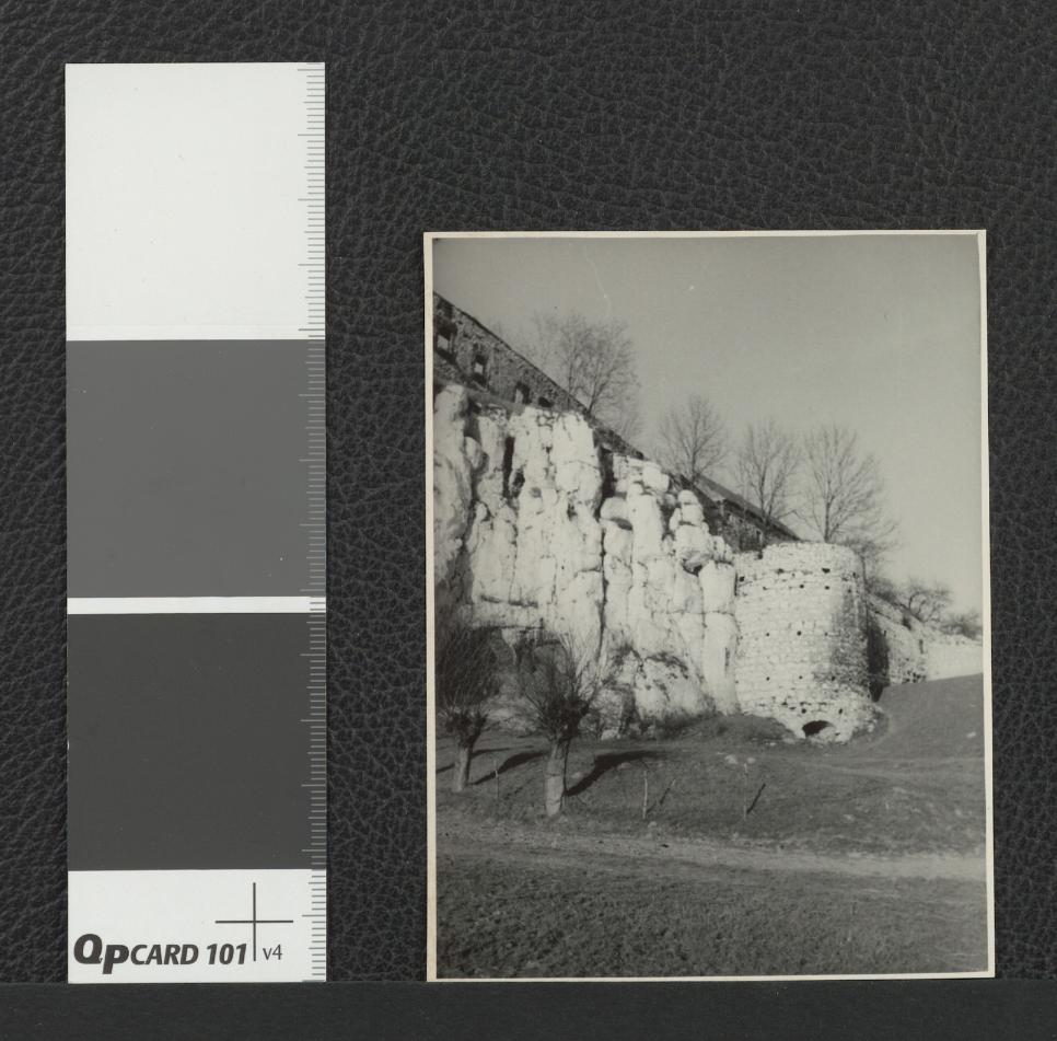 fragment obwarowań klasztornych , skan 1