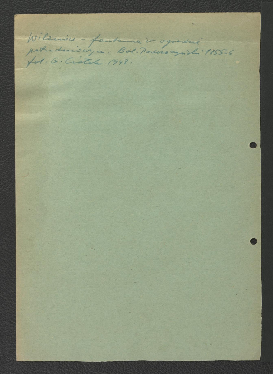 fotografia czarno-biała przedstawiająca fontannę w południowej części parku, skan 2