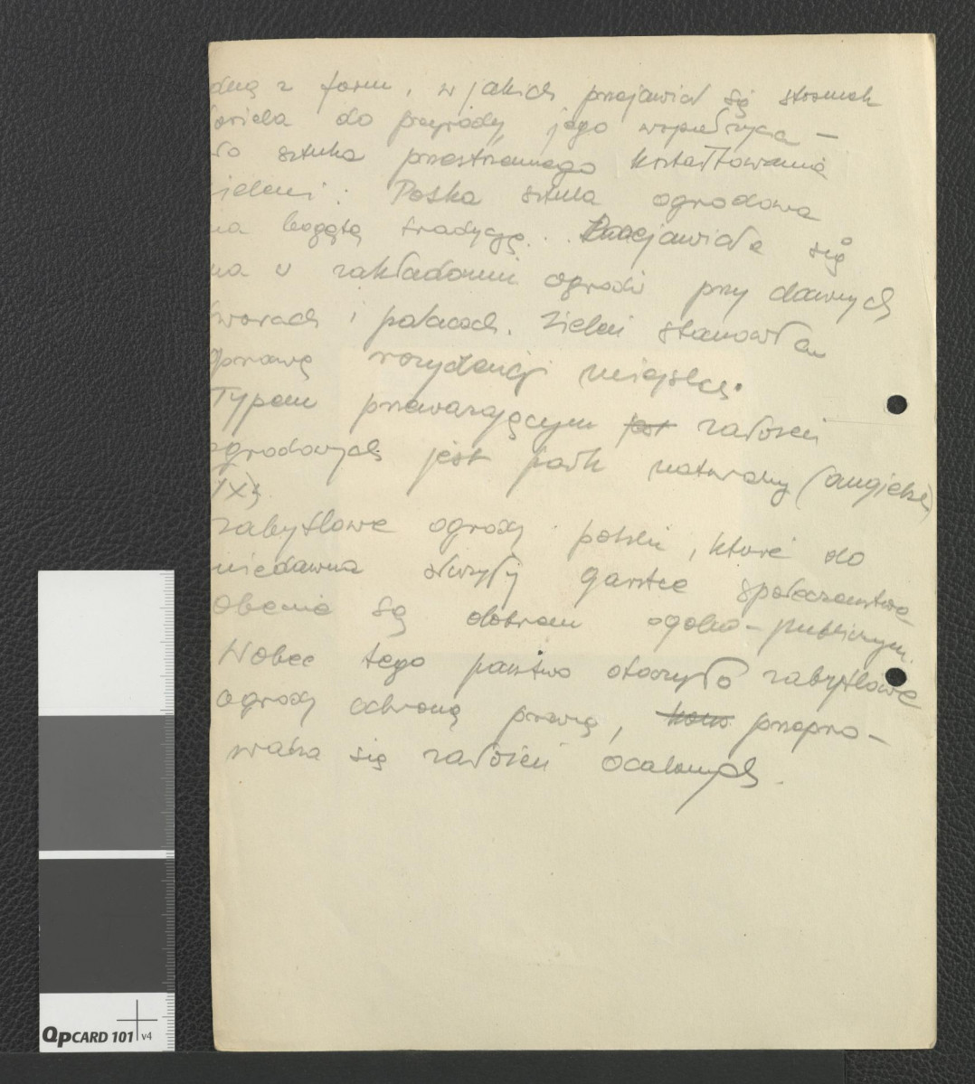 fragmenty miejscowego ogrodu; w tle zabudowania zespołu klasztornego , skan 2