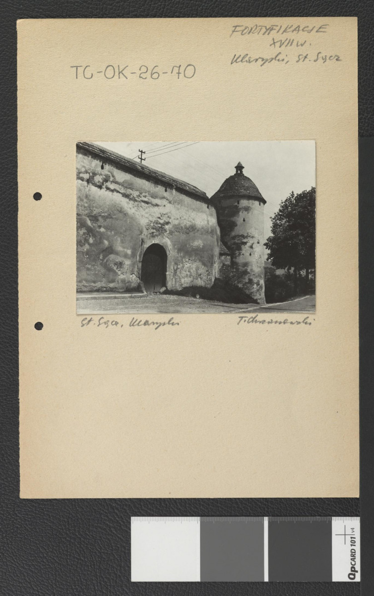 fragment murów klasztornych wraz z basztą od południa , skan 1