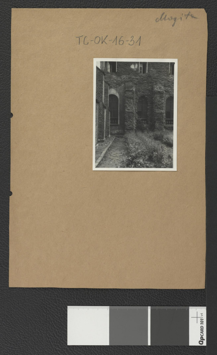 fragment krużganku w miejscowym opactwie , skan 1