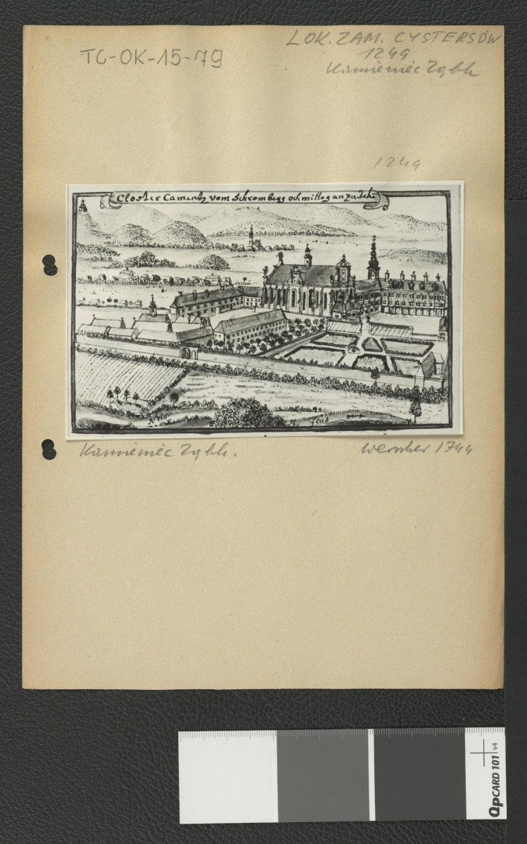 reprodukcja ryciny pochodzącej z Wernher Fryderyk Bernard, Topografia Śląska, 1744-1768 przedstawia widok z lotu ptaka na miejscowy zespół klasztorny, skan 1