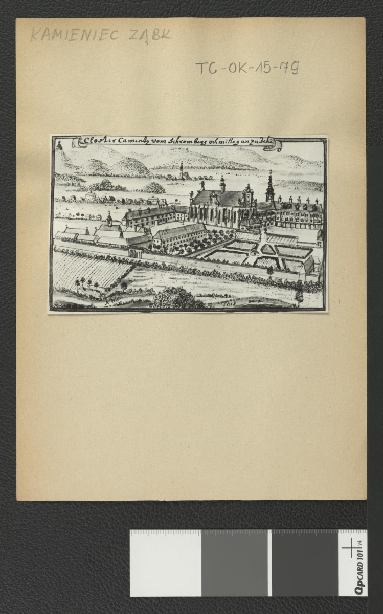 reprodukcja ryciny pochodzącej z Wernher Fryderyk Bernard, Topografia Śląska, 1744-1768 przedstawia widok z lotu ptaka na miejscowy zespół klasztorny, skan 2