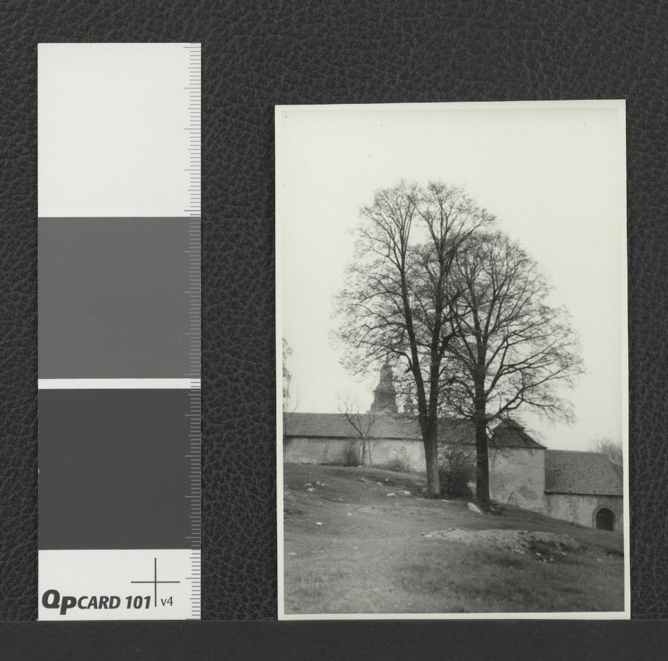 fragment zabudowań i muru klasztornego , skan 1