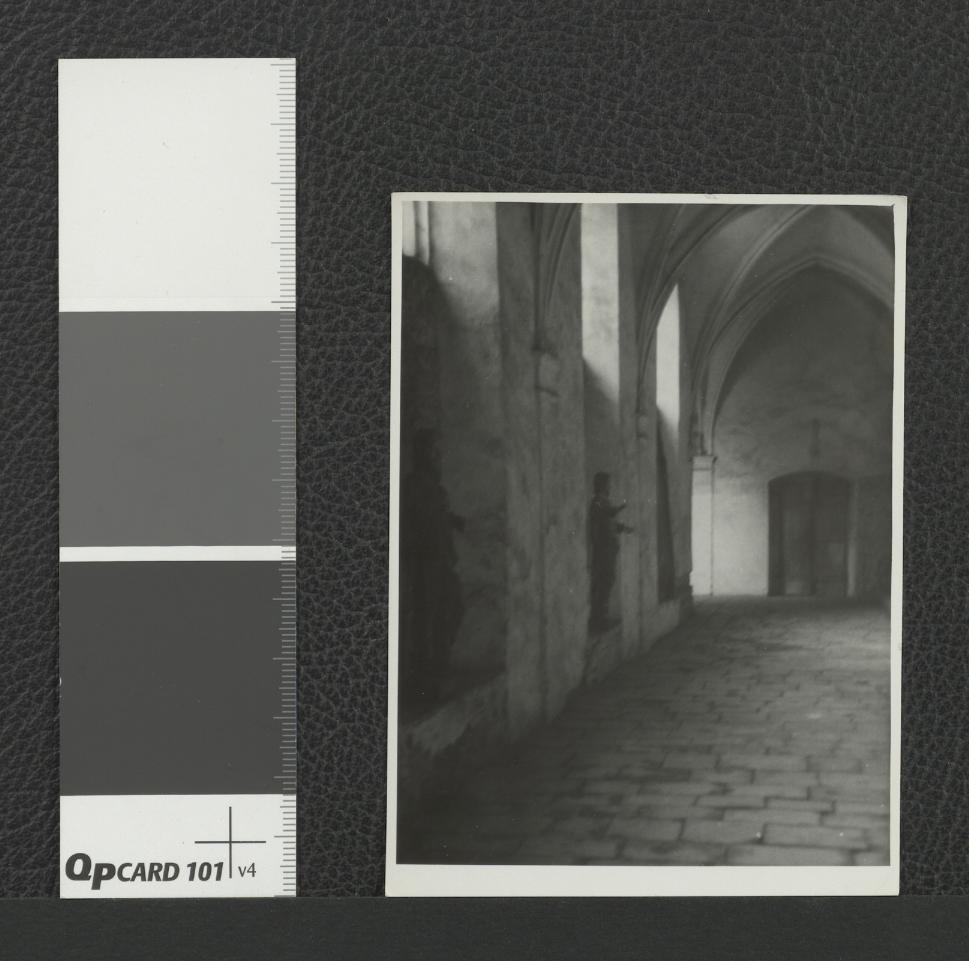 korytarz wewnątrz opactwa , skan 1