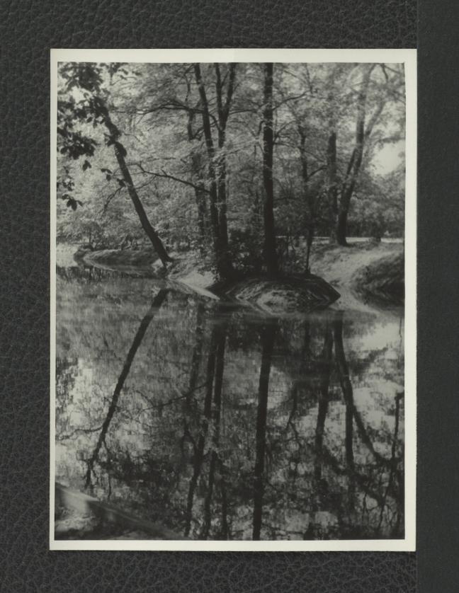 5 fotografii czarno-białych przedstawiających miejscowe zbiorniki wodne, skan 3