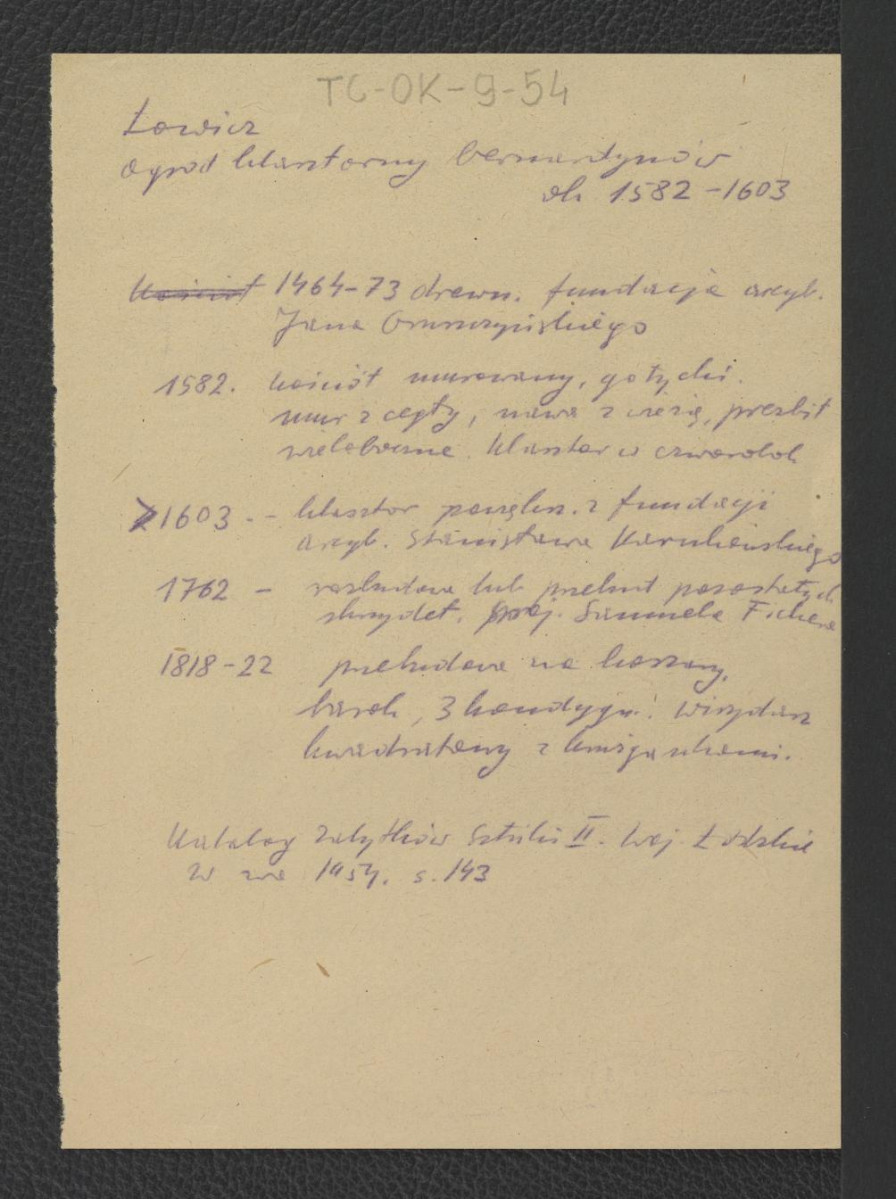 wypis z Katalog Zabytków Sztuki, t. II: Województwo łódzkie, Warszawa 1954, strona 143 zawierający ważniejsze epizody w dziejach miejscowego zespołu klasztornego począwszy od roku 1464 kiedy to rozpoczęto wznoszenie drewnianego kościoła dzięki hojności arc, skan 1