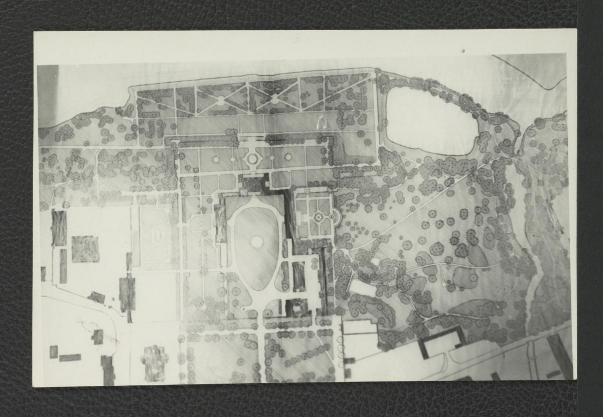 2 fotografie czarno-białe przedstawiające plan ogrodu z XVIII w., skan 1