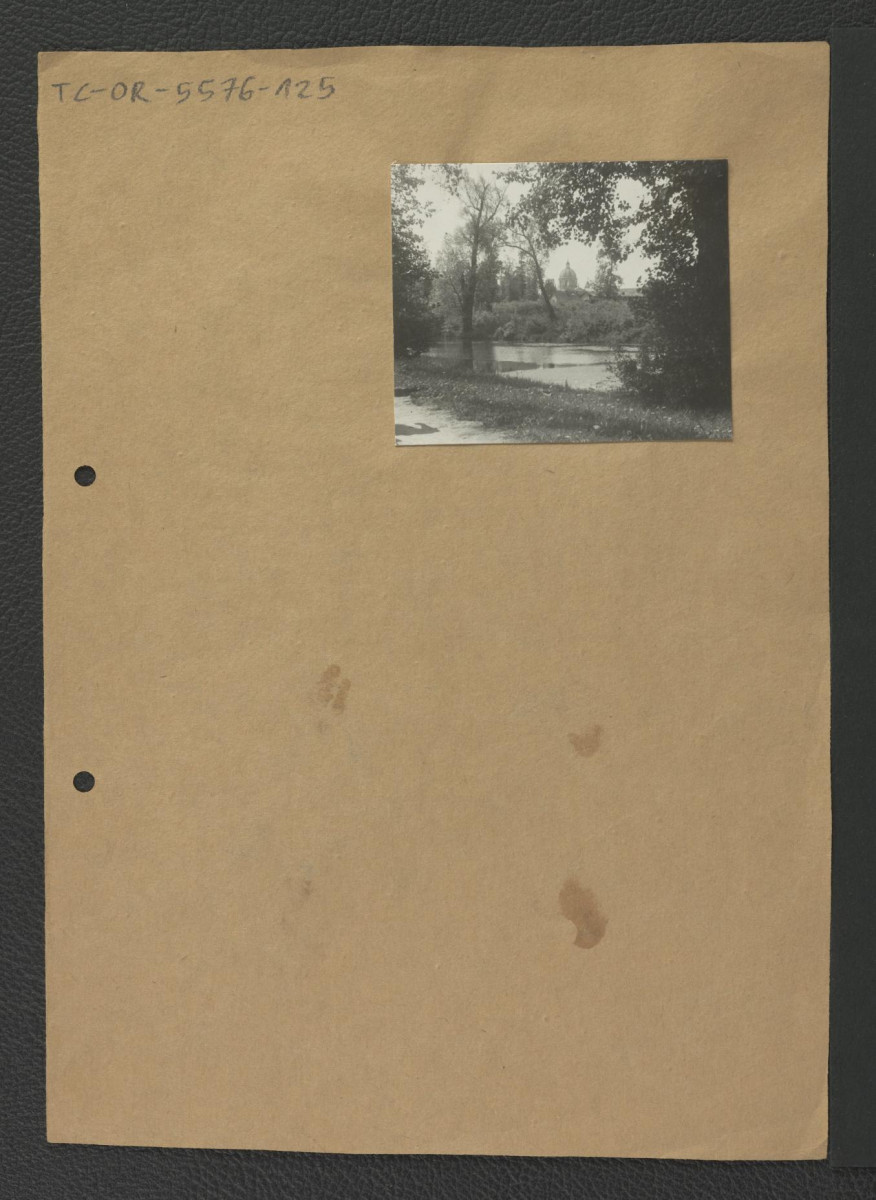 fotografia czarno-biała przedstawiająca kopułę kościoła św. Anny, skan 1