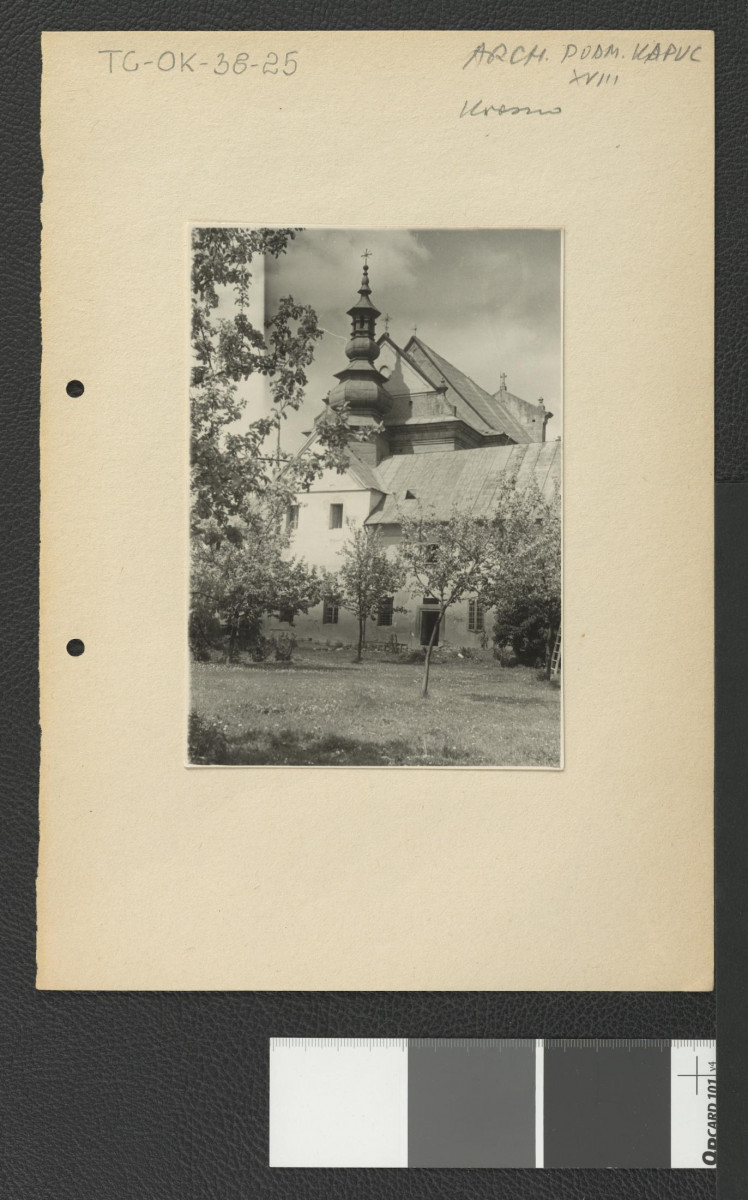 widok upraw w miejscowym ogrodzie przyklasztornym, skan 2