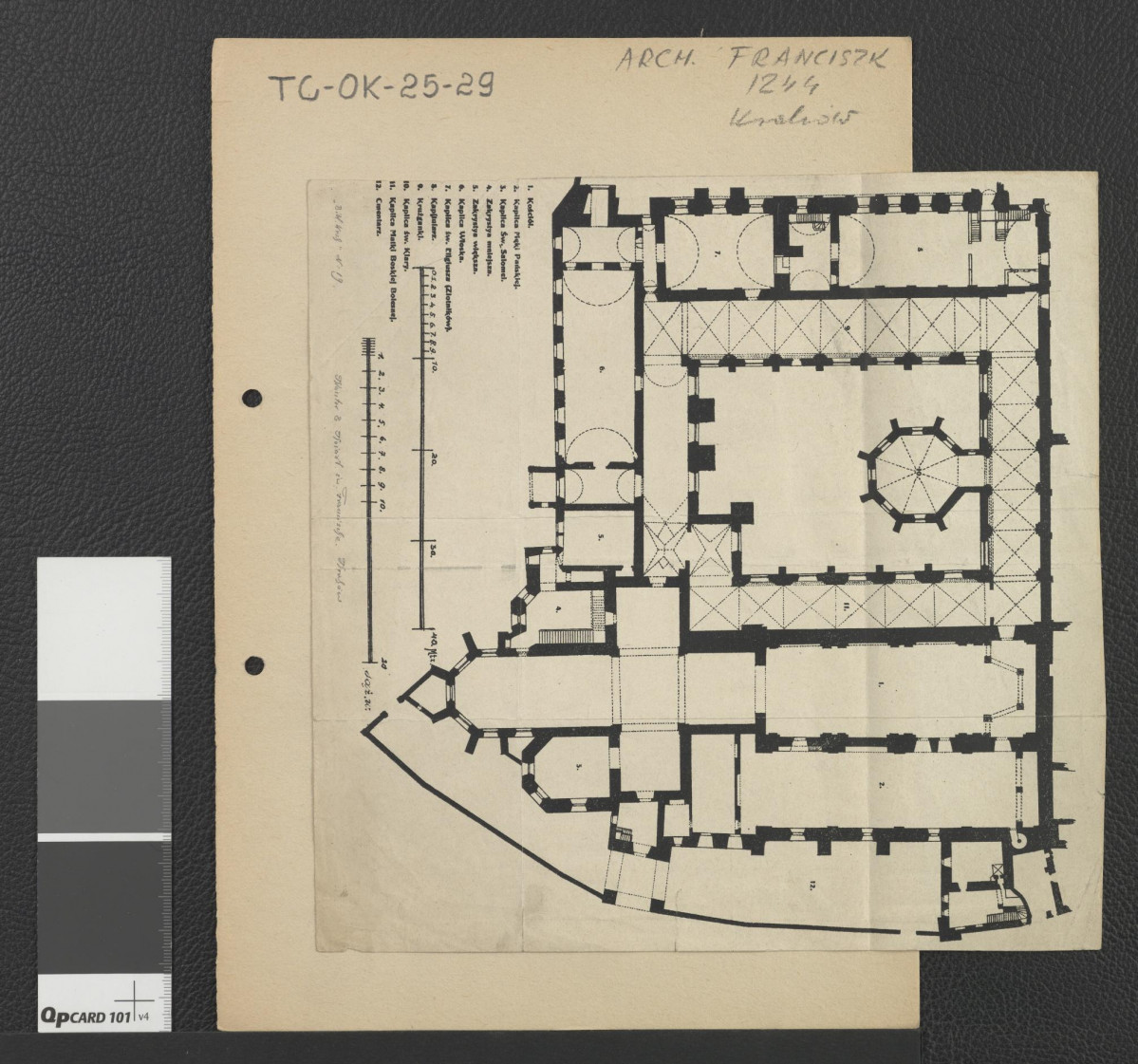 wycinek z czasopisma zawierający rzut przyziemny miejscowego zespołu klasztornego             , skan 1