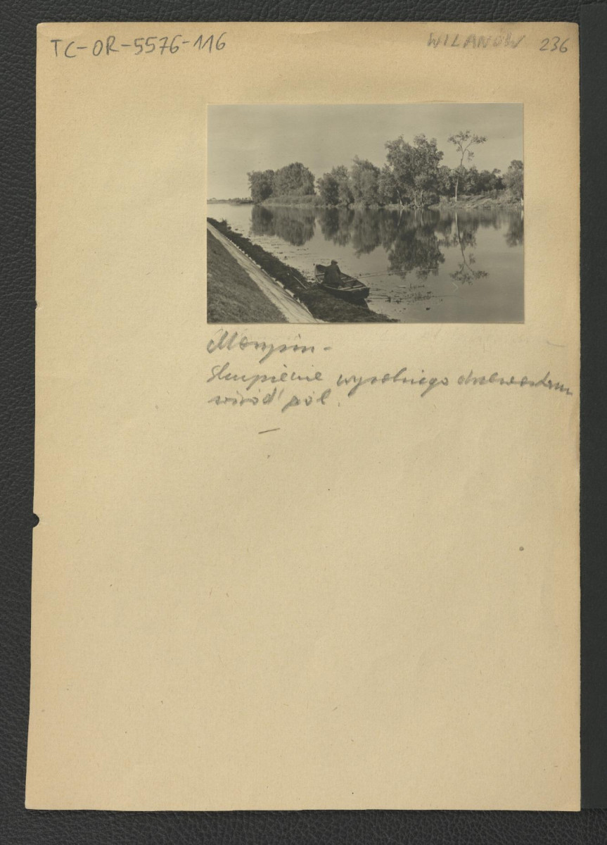 2 fotografie czarno-białe przedstawiające widok na jeziorko wilanowskie od strony Morysina; zamieszone w „Ochronie Zabytków” nr 3, t. XV (1962), s. 99, skan 2