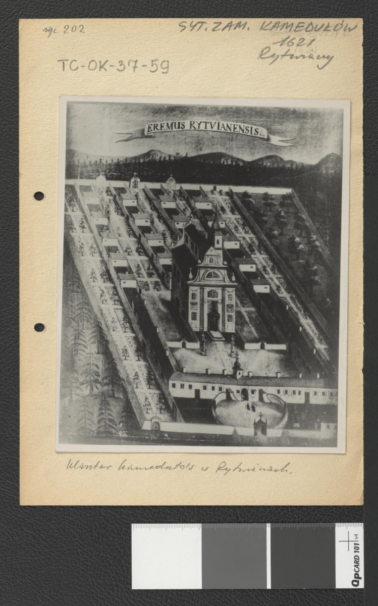 widok z tzw. lotu ptaka na miejscowy zespół klasztorny      , skan 1