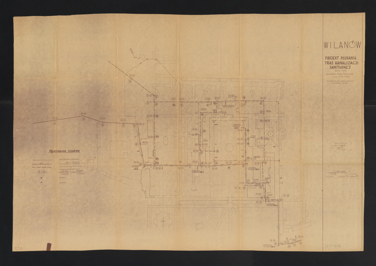 Wilanów-projekt oczyszczania i instalacji sanitarnej. Napisy: WILANÓW PROJEKT PŁUKANIA TRAS KANALIZACJI SANITARNEJ; SKALA 1:500; według protokołu Rady Technicznej z dnia 25.VII.1958 roku;  Studzienkę płuczącą pokazano na osobnym rysunku. Legenda z objaśnieniem znaków, skan 1