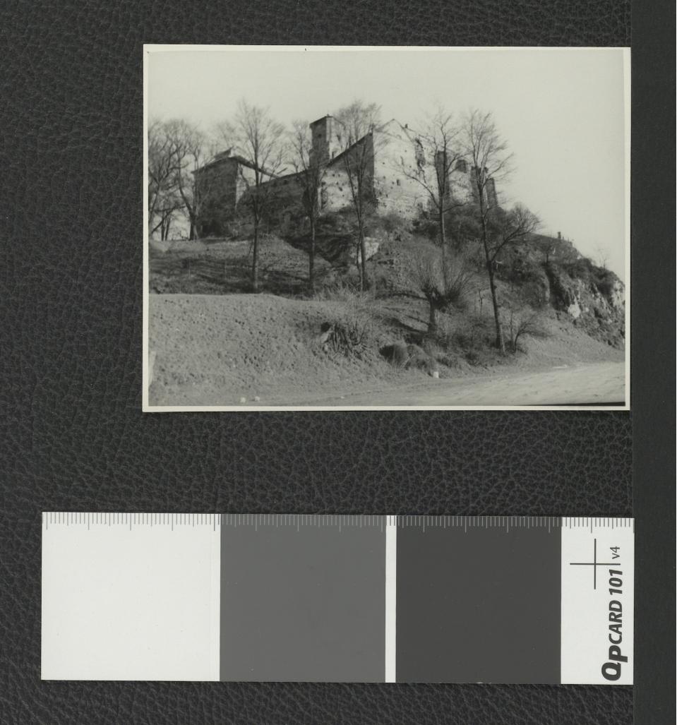 widok na miejscowy klasztor od północnego zachodu , skan 2