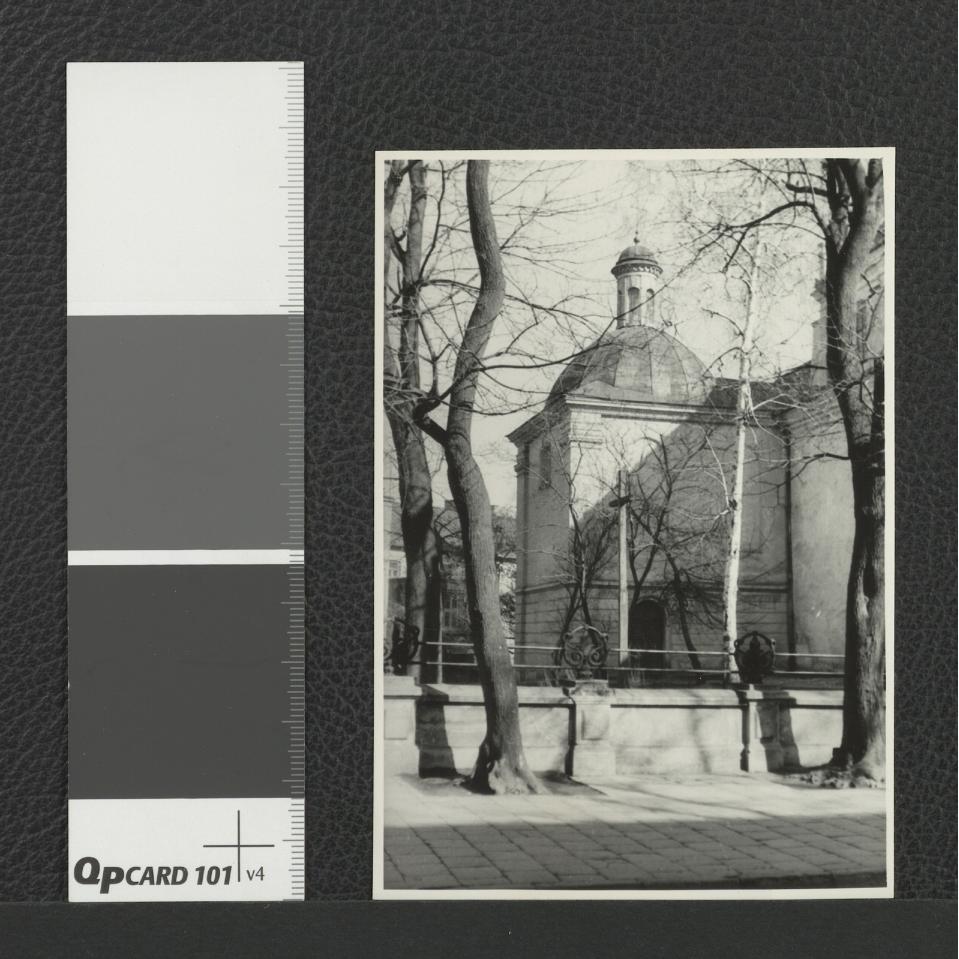 bryła kościoła widoczną od strony ulicy Dolnej Panny Marii , skan 1