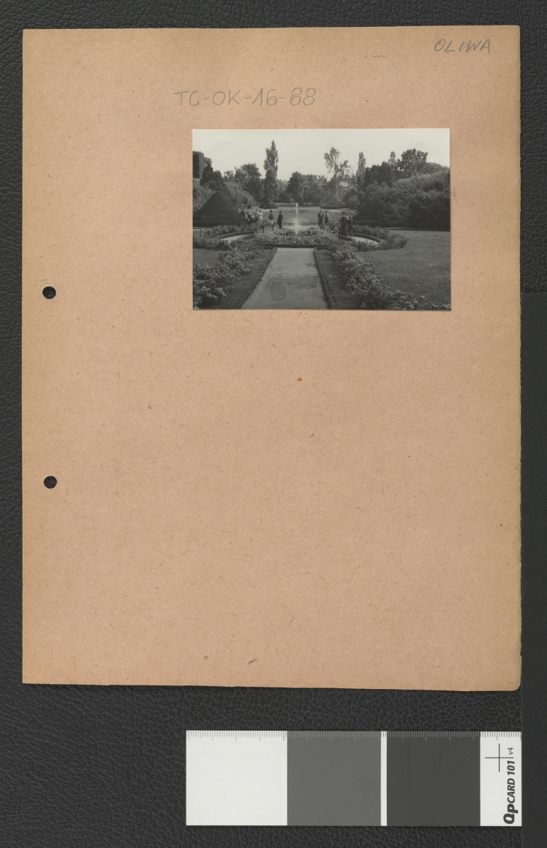 fontanna w ogrodzie opackim , skan 1