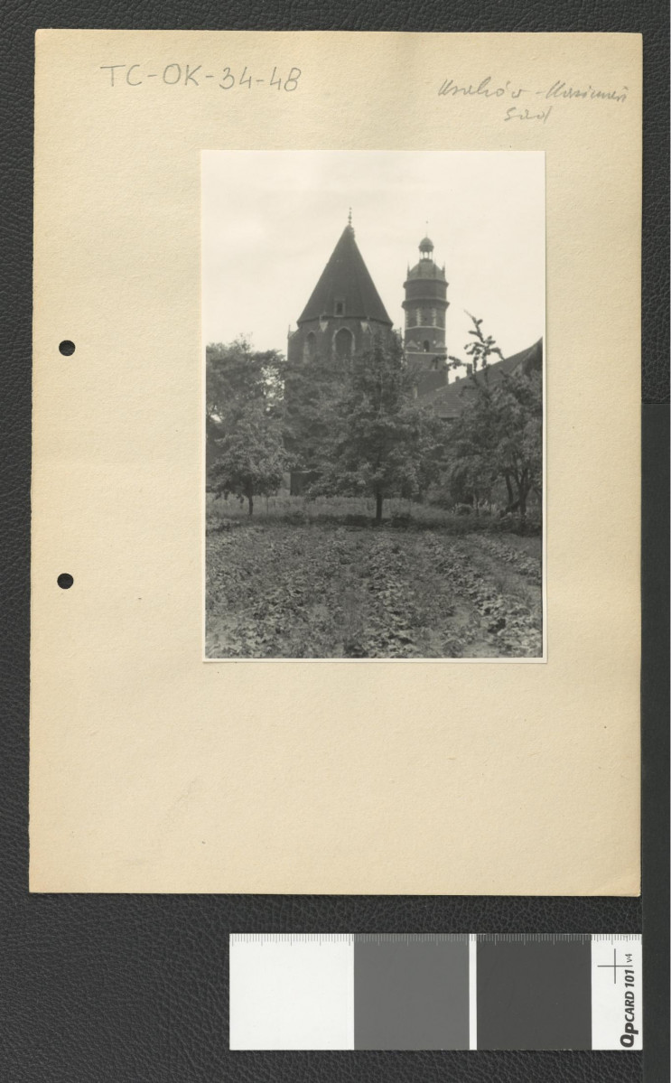 miejscowe uprawy z zabudowaniami klasztornymi w tle  , skan 2