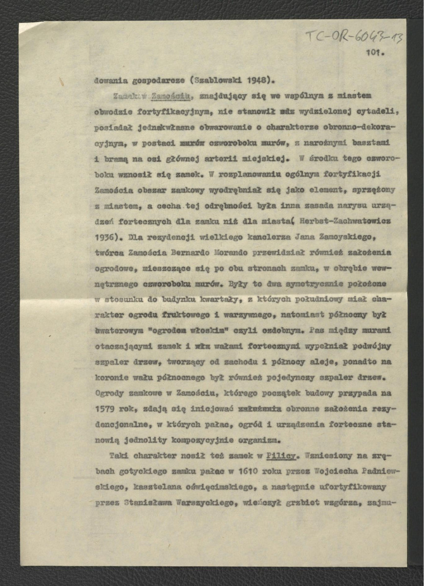 wypis z  Szabłowski J., Zabytki sztuki w Polsce, Warszawa 1948 dotyczący miejscowego zespołu fortyfikacyjnego oraz tamtejszego ogrodu; dwie karty, skan 1