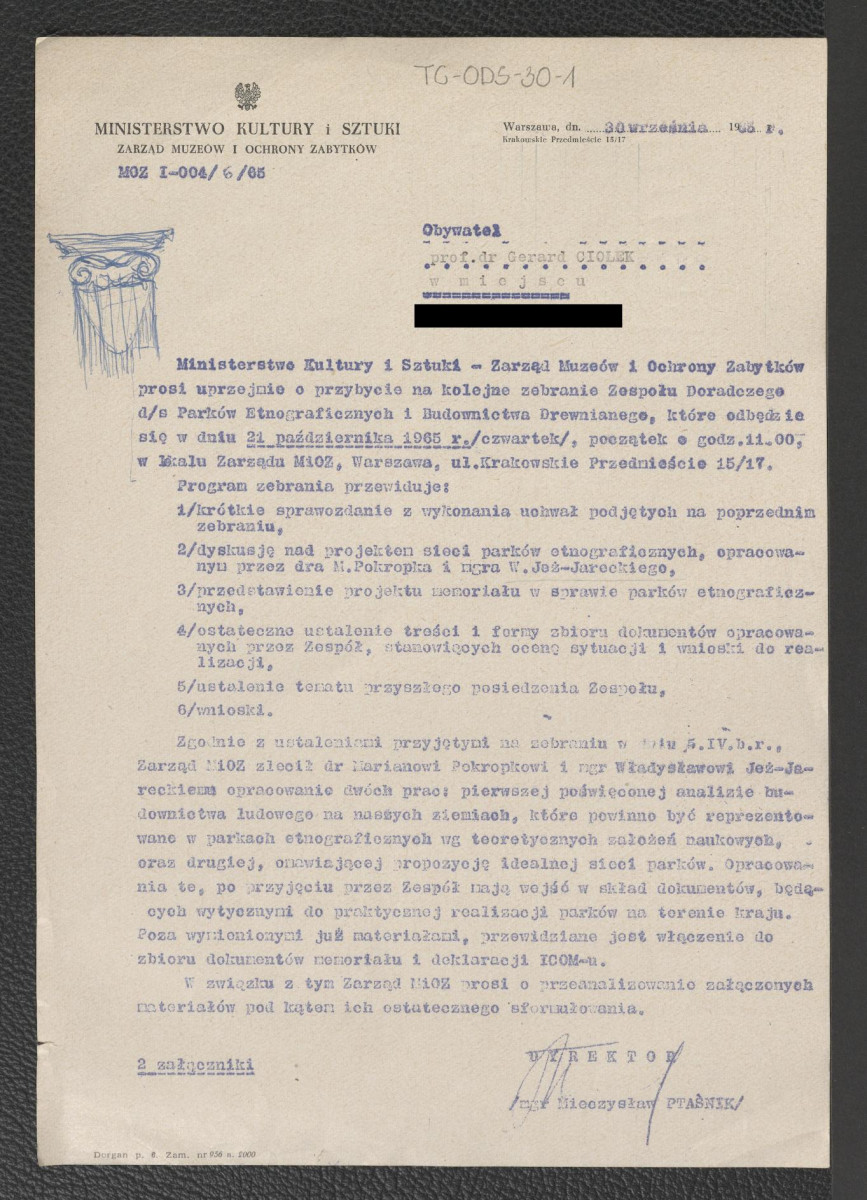 pismo dyrektora Zarządu Muzeów i Ochrony Zabytków Ministerstwa Kultury i Sztuki z dnia 30 września 1965 r. skierowane do Gerarda Ciołka z prośbą o przybycie na zebranie Zespołu Doradczego do spraw Parków Etnograficznych i Budownictwa Drewnianego, skan 1