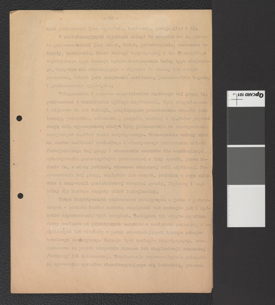 karta z publikacji tematycznej zawierającej reprodukcję fotografii czarno-białej przedstawiającej błonie z widocznym w tle Kopcem Kościuszki, skan 2