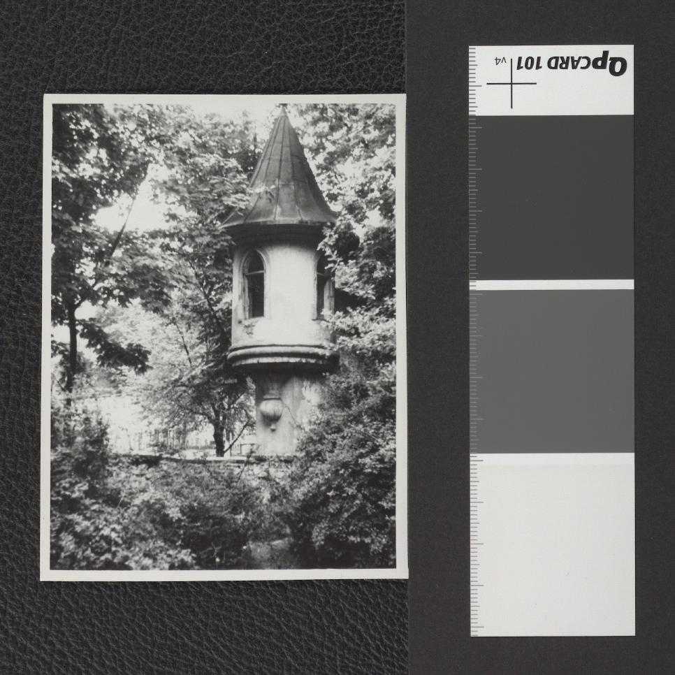 wieżyczka w ramach zabudowy parkowej, skan 2