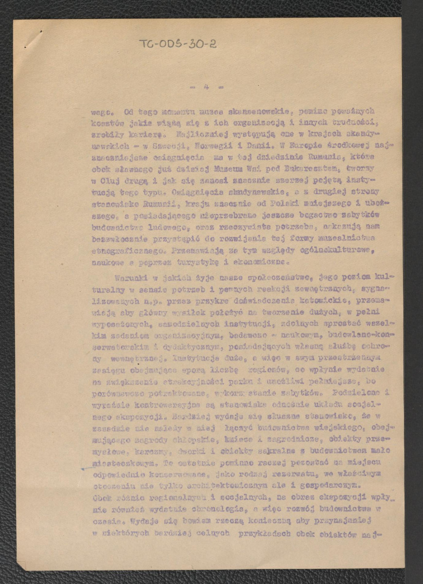 opracowanie Władysława Jeż-Jareckiego pt. "Zagadnienia ochrony zabytków budownictwa ludowego a problem sieci parków etnograficznych", skan 4