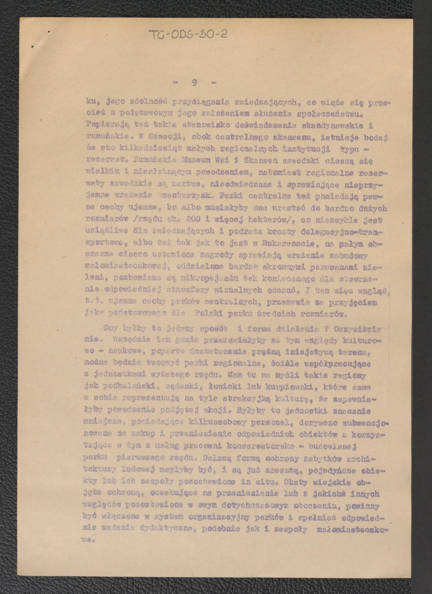 opracowanie Władysława Jeż-Jareckiego pt. "Zagadnienia ochrony zabytków budownictwa ludowego a problem sieci parków etnograficznych", skan 9