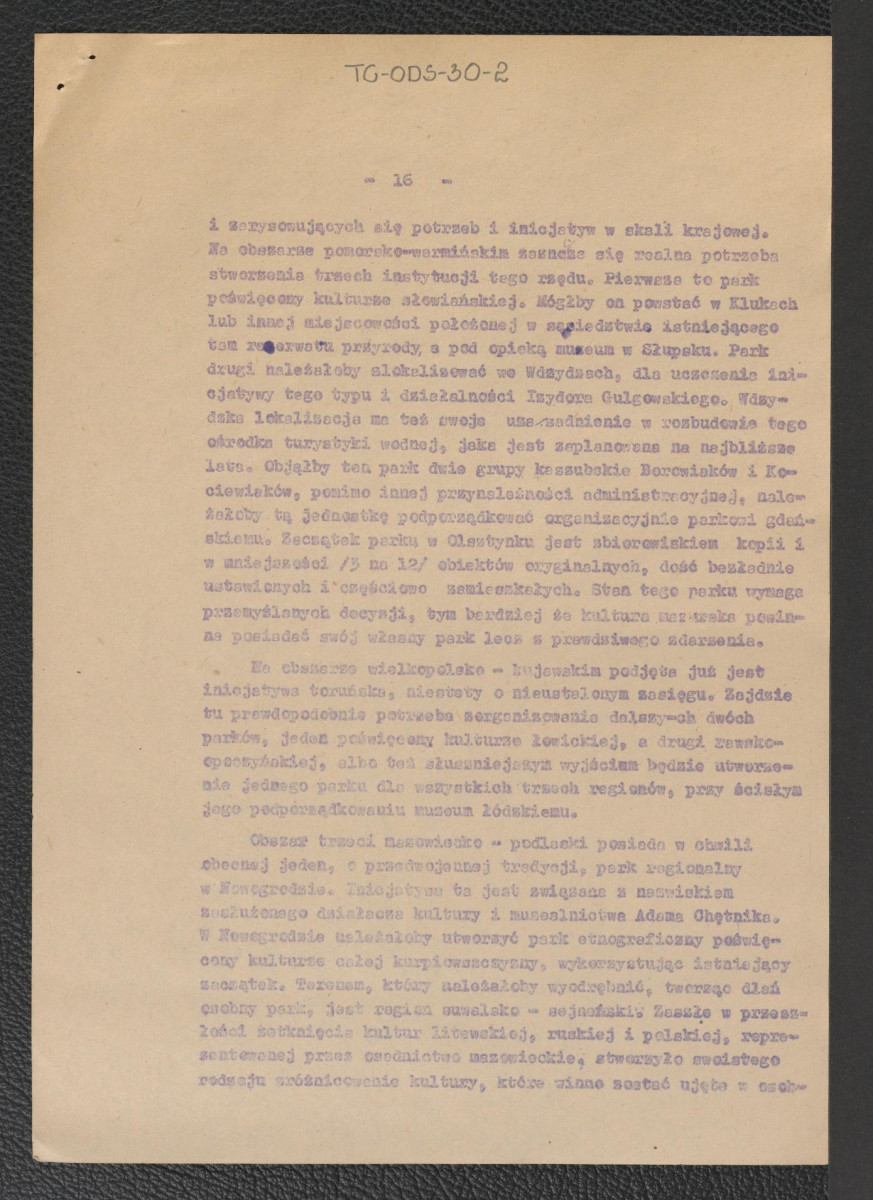 opracowanie Władysława Jeż-Jareckiego pt. "Zagadnienia ochrony zabytków budownictwa ludowego a problem sieci parków etnograficznych", skan 16