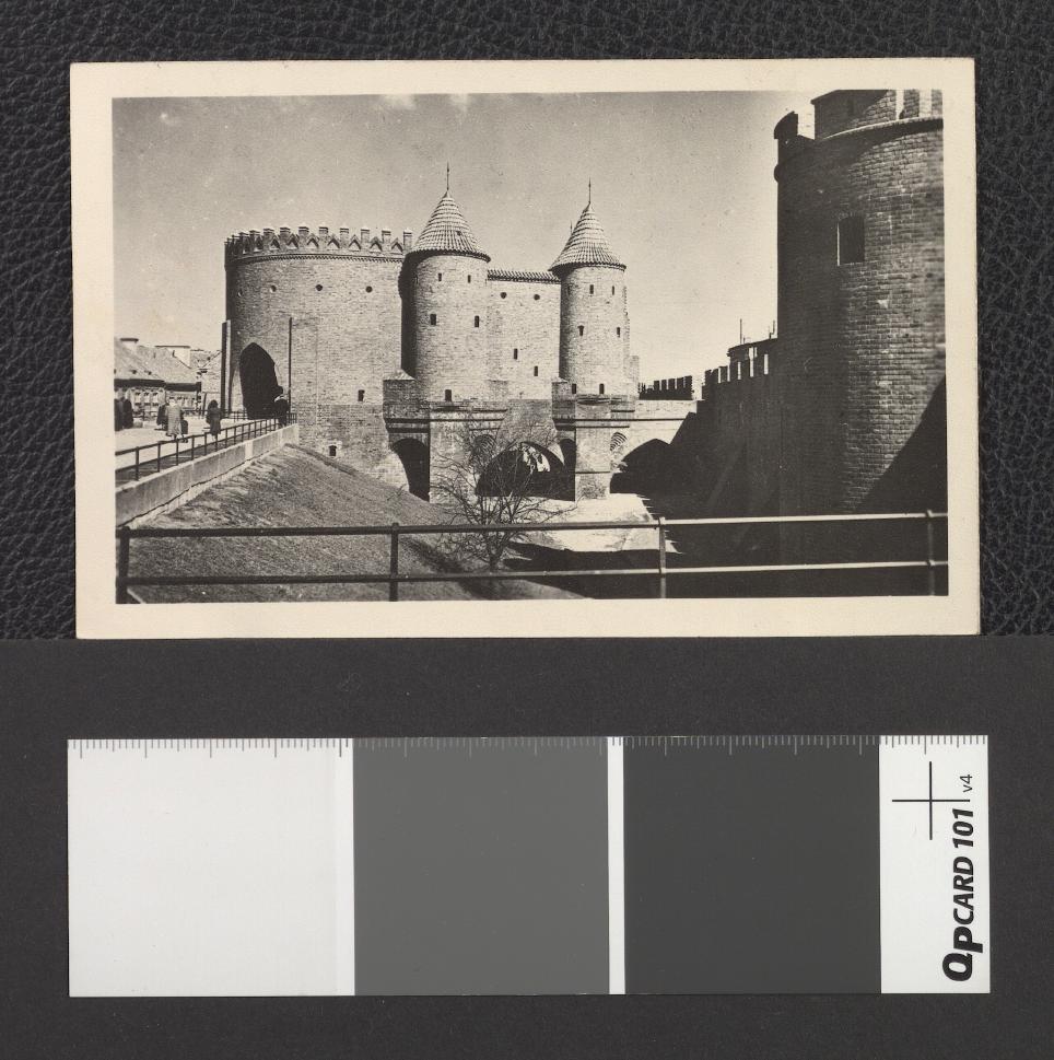 Barbakan (fotografia dwubarwna w formie pocztówki), skan 1