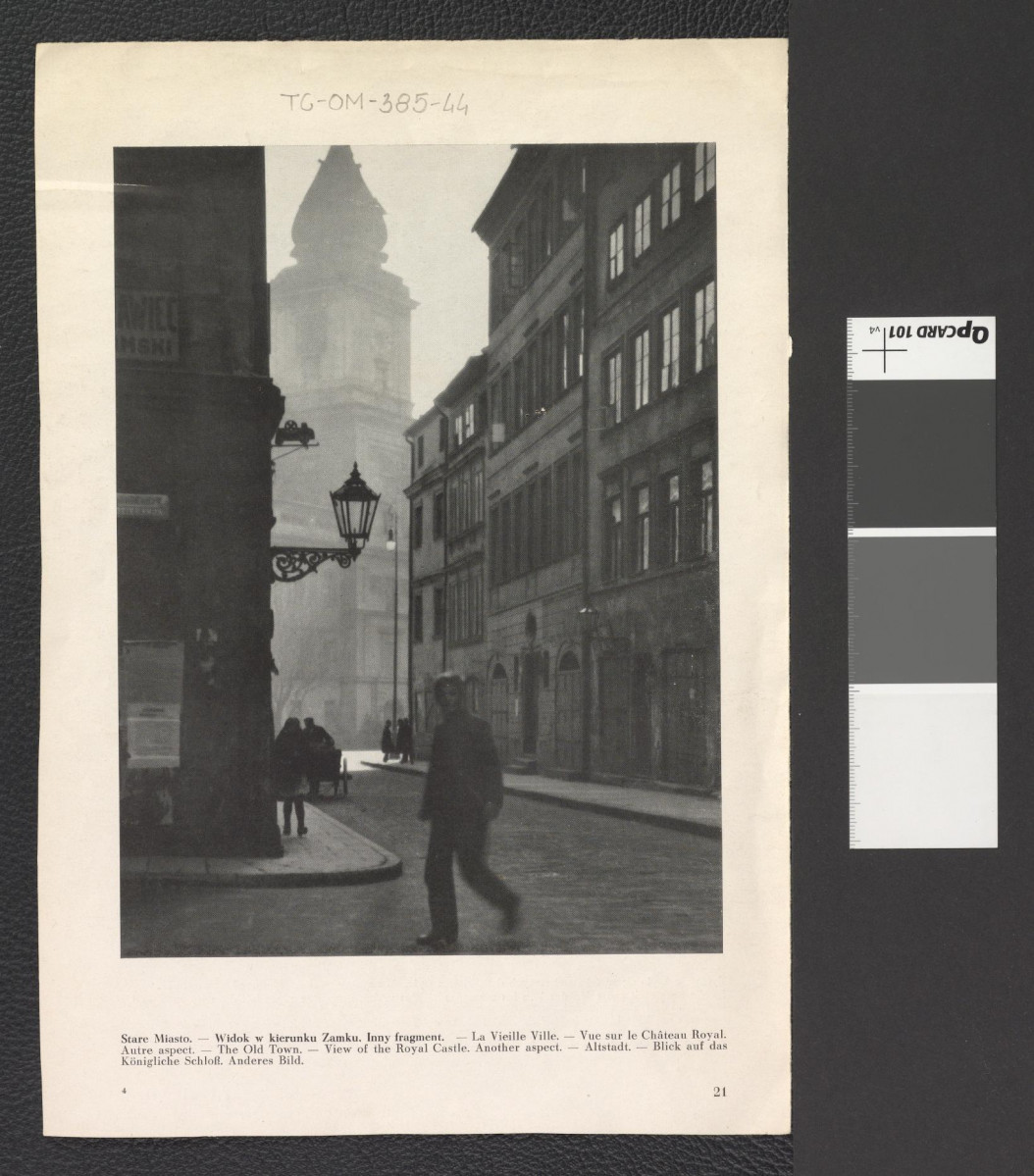 ulice przedwojennego Starego Miasta (karta z publikacji tematycznej zawierająca dwie dwubarwne reprodukcje fotografii), skan 1