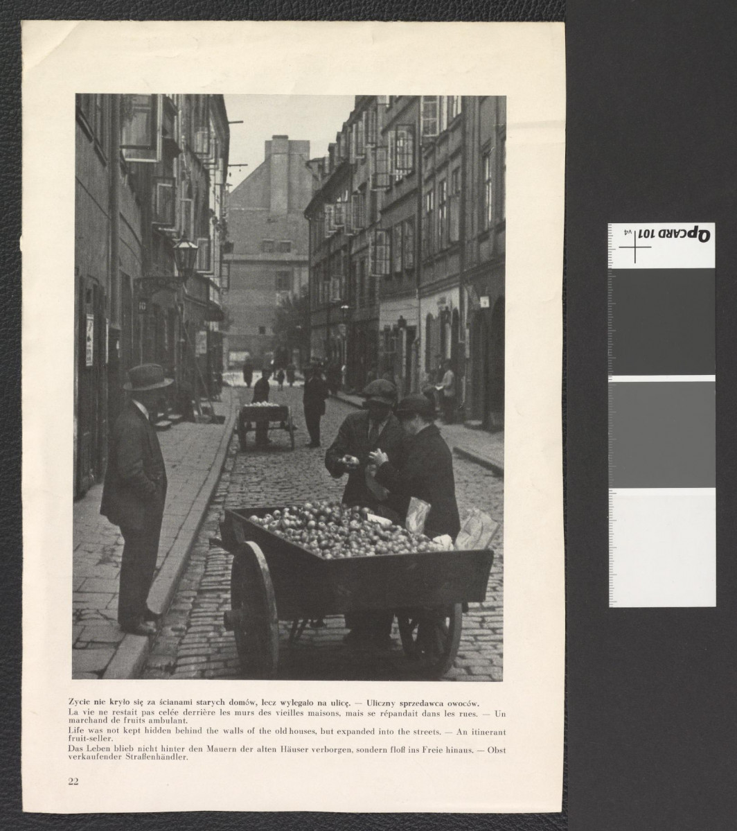 ulice przedwojennego Starego Miasta (karta z publikacji tematycznej zawierająca dwie dwubarwne reprodukcje fotografii), skan 2