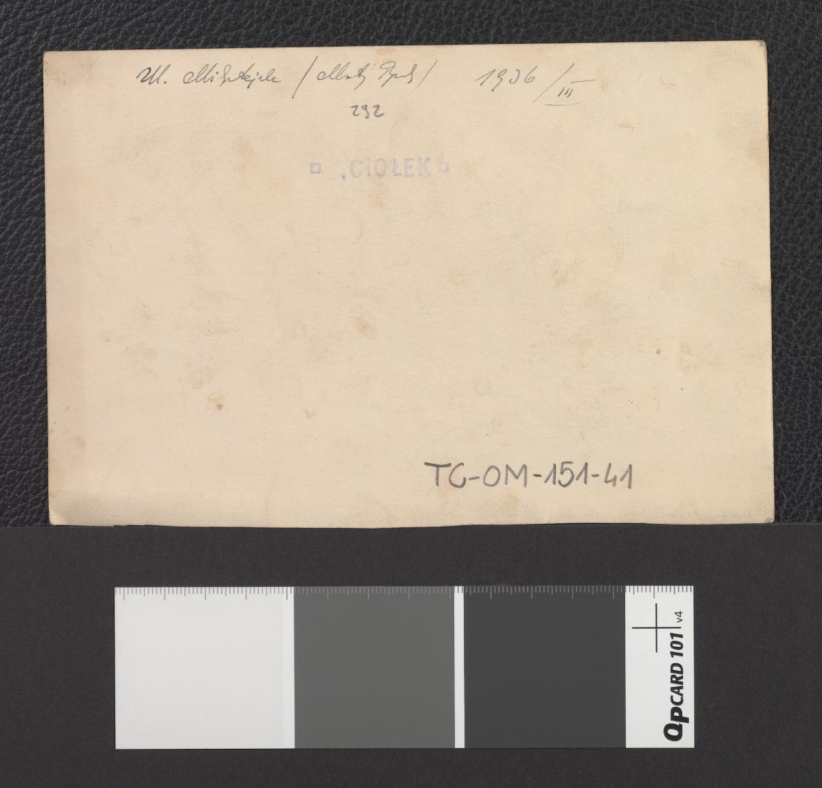 jedna z zabytkowych kamienic; zdjęcie prawdopodobnie z 1936 r., skan 2