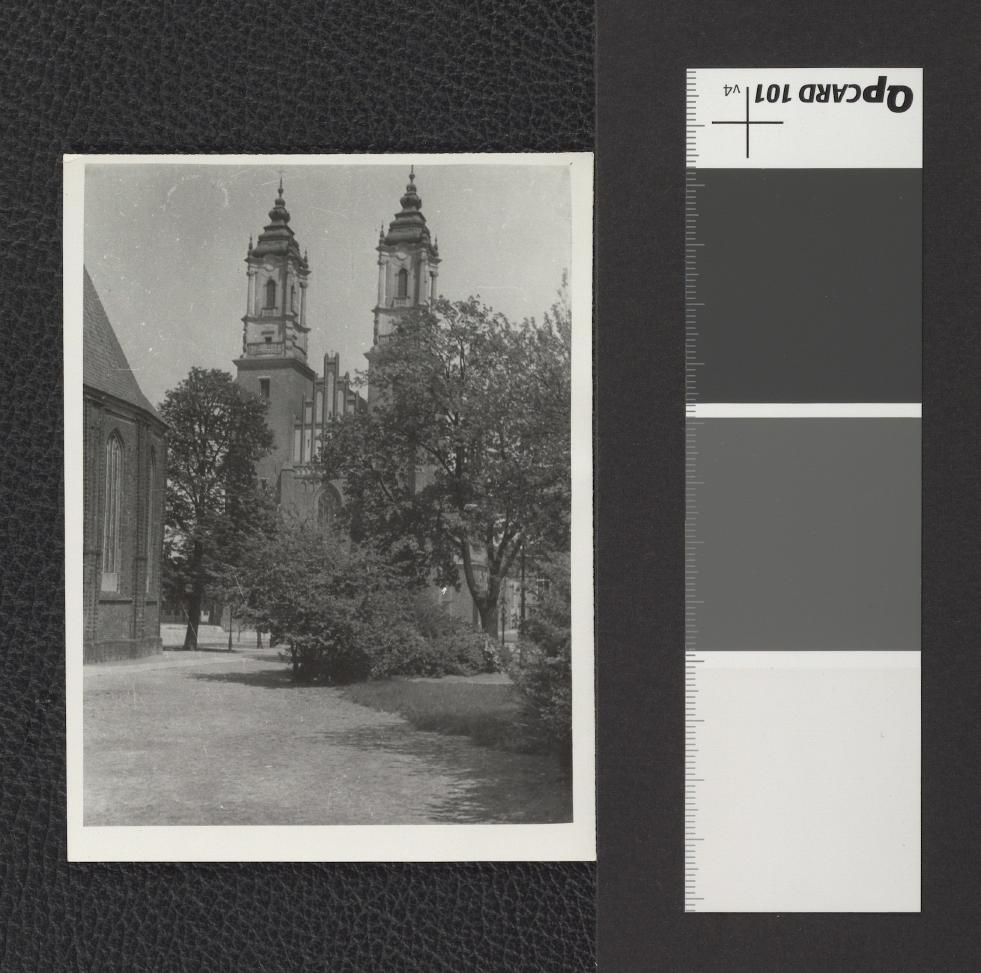 przedstawia katedrę poznańską; fotografia prawdopodobnie z 1958 r., skan 1