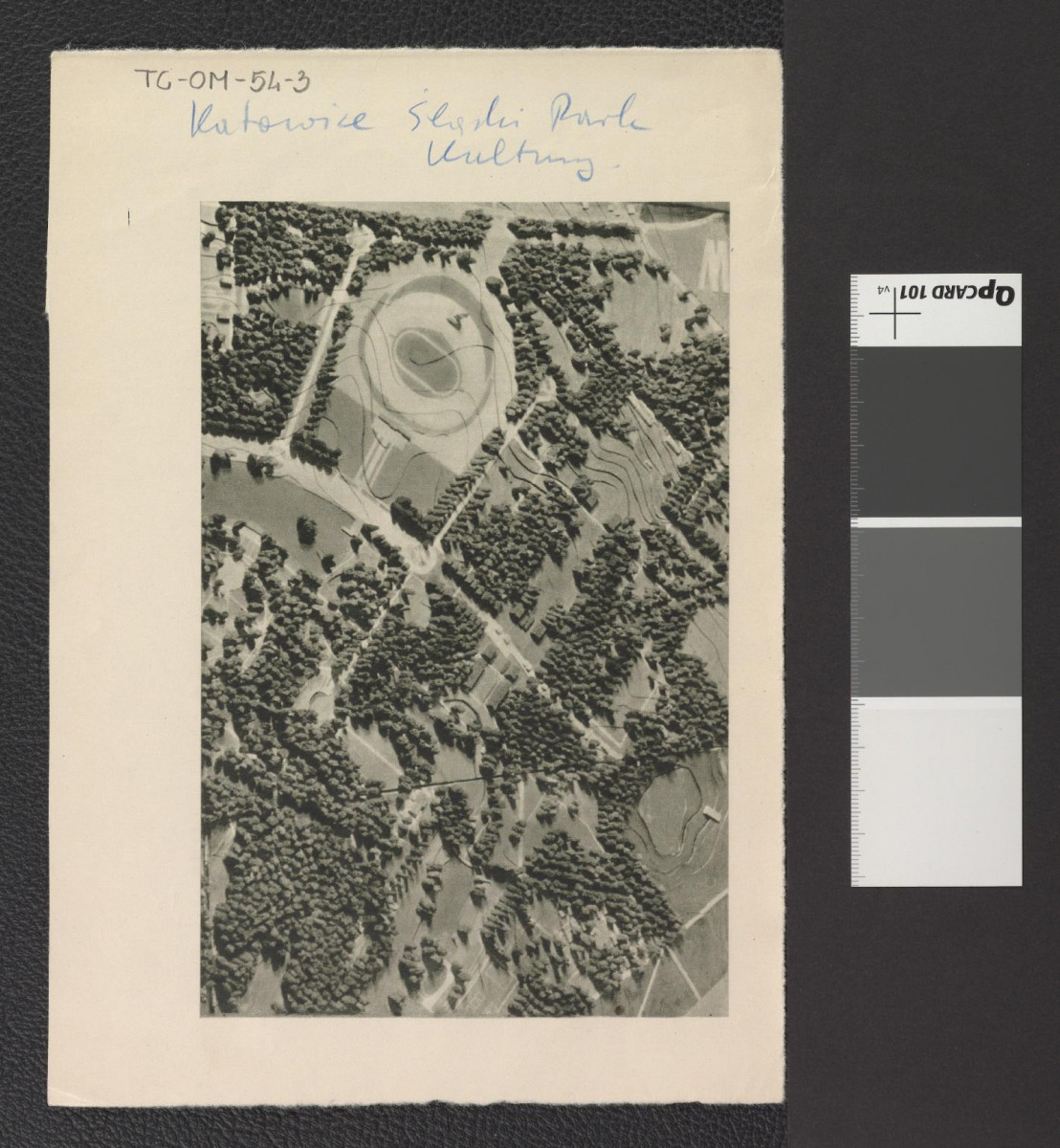 nadbitka karty z Ciołek G., Ogrody polskie, Warszawa 1954, s. 286 przedstawiająca fragment makiety tegoż parku, skan 1