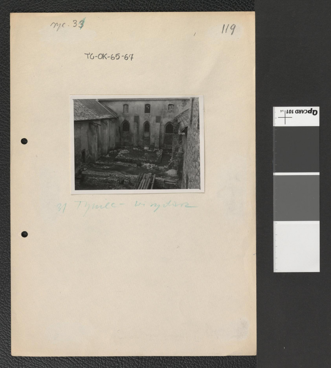 wirydarz klasztoru Tynieckiego, skan 1