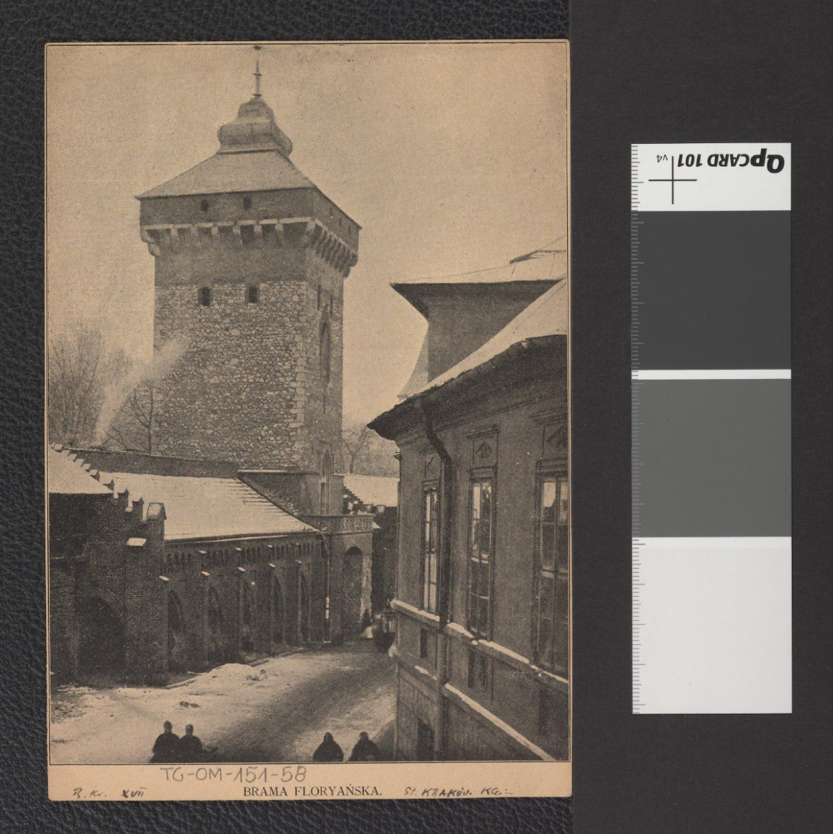 wycinek z „Rocznik Krakowski”, XVII zawierający reprodukcję fotografii czarno-białej; przedstawia Bramę Floriańską, skan 1