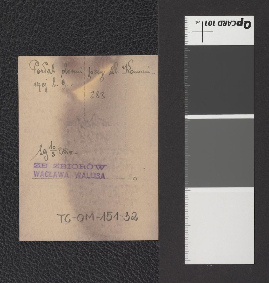 brama kamienicy przy ul. Kanonicznej (ze zbiorów Wacława Wallisa), skan 2