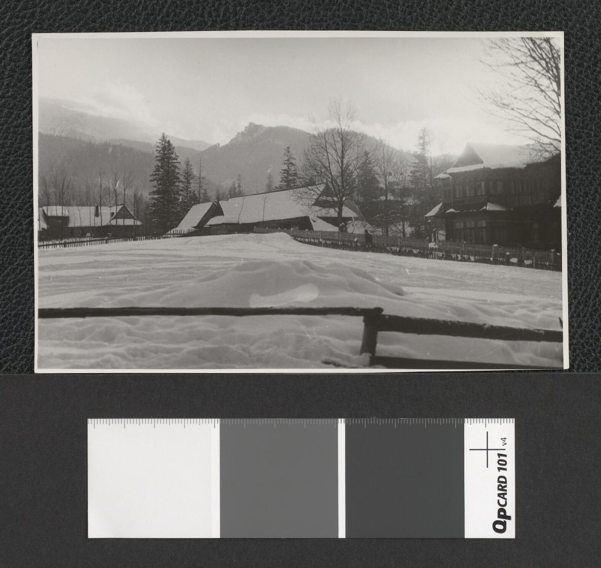 Zakopane-Żywczańskie zimą; widok ogólny, skan 1