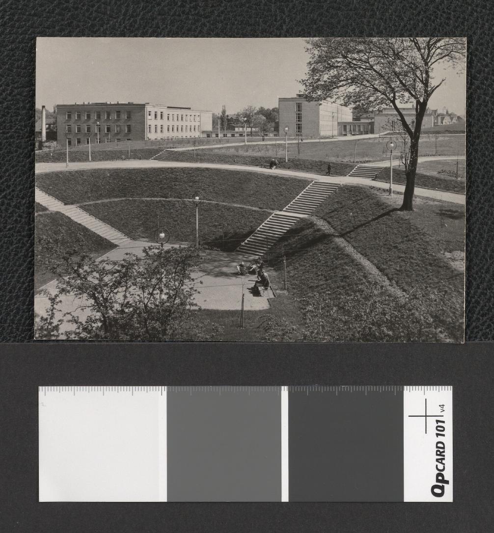 skwer przy siedzibie ówczesnej Wojewódzkiej Rady Narodowej, skan 1