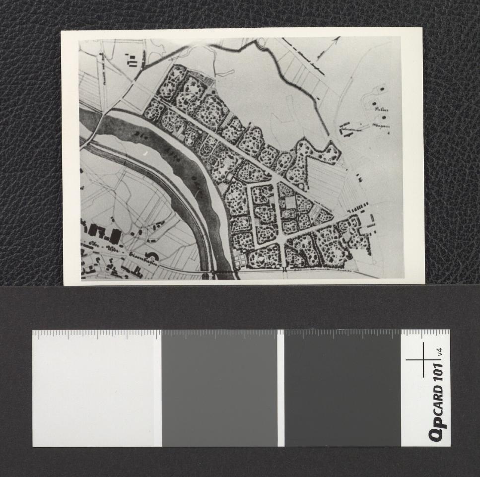 fragmenty planów miasta z wyszczególnieniem obszarów zielonych, m.in. Parku Szczytnickiego z roku 1895, skan 3
