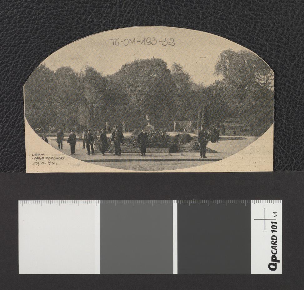 fragment ogrodu pojezuickiego (wycinek z „Tygodnika Ilustrowanego” z 1911 roku zawierający dwubarwną reprodukcję fotografii), skan 1