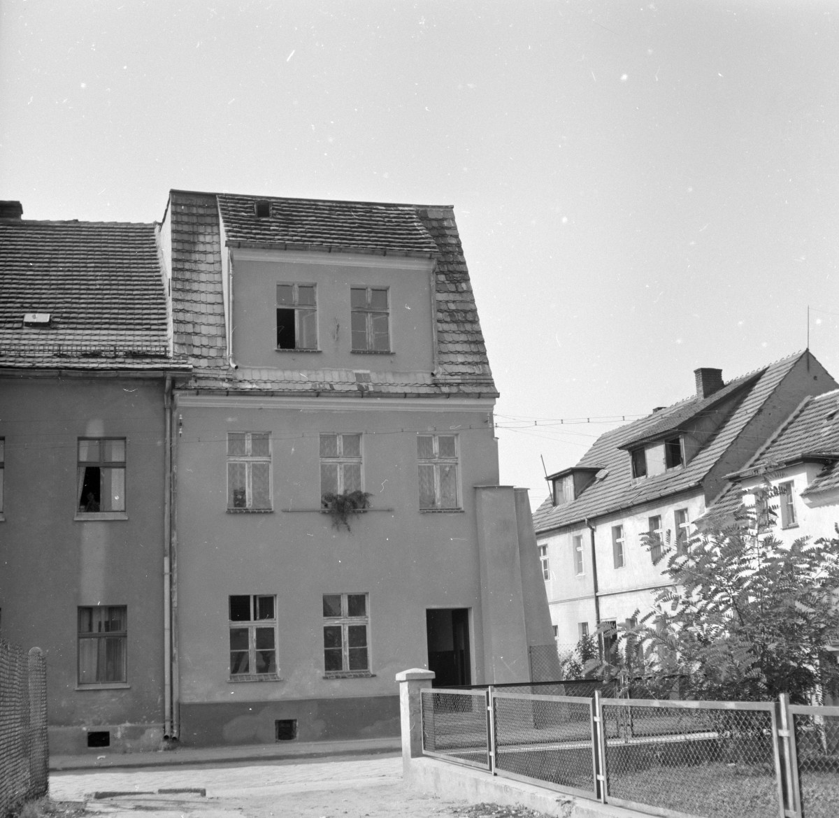 kamienica - elewacja frontowa, skan 1