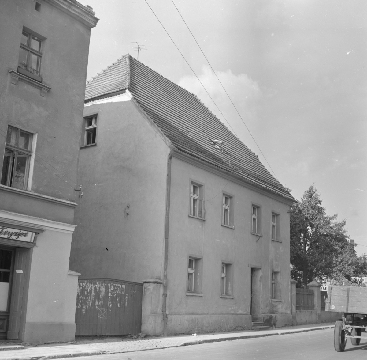 dom - elewacja od ulicy, skan 1