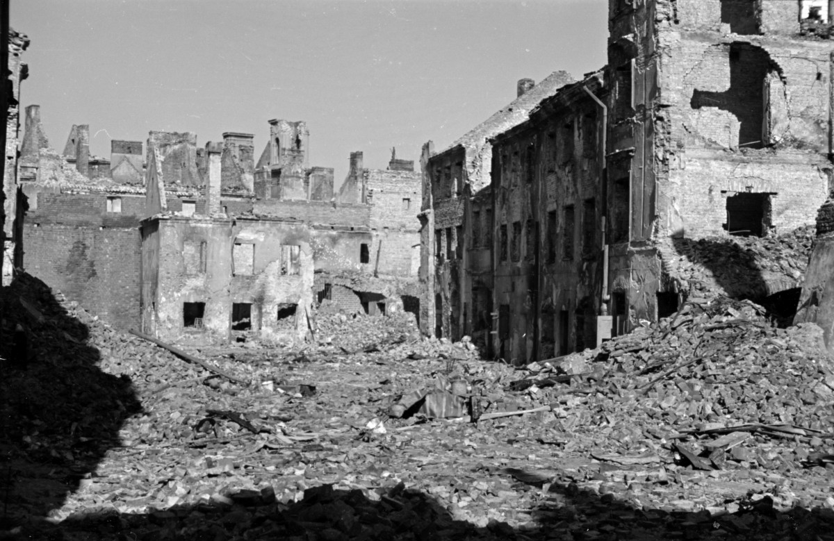 Ruiny kamienic., skan 1