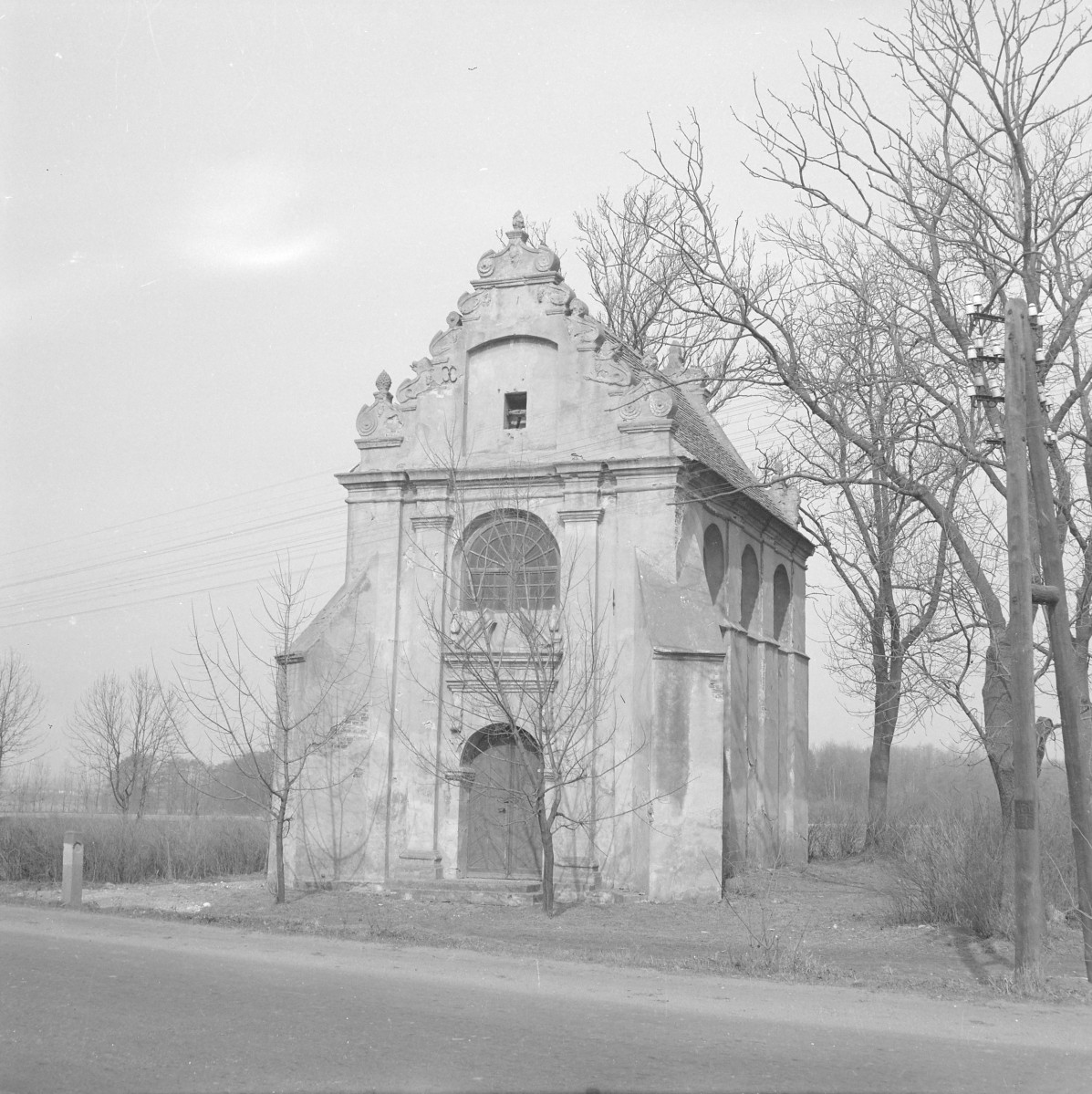 klasztor Franciszkanów - Kalwaria Pakoska - kaplica Wniebowzięcie NMP - elewacja, skan 1