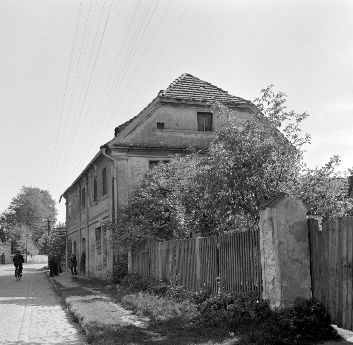 dom nr 99 (d. 92) - elewacja frontowa i boczna, skan 1
