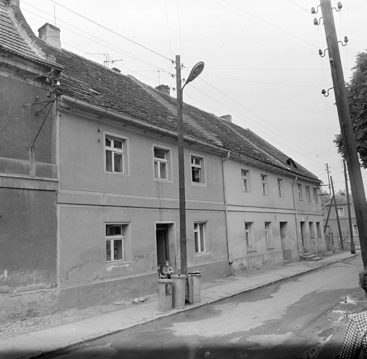 dom mieszkalny, ul. Narutowicza 9, 11, 13 - elewacja od ulicy, skan 1