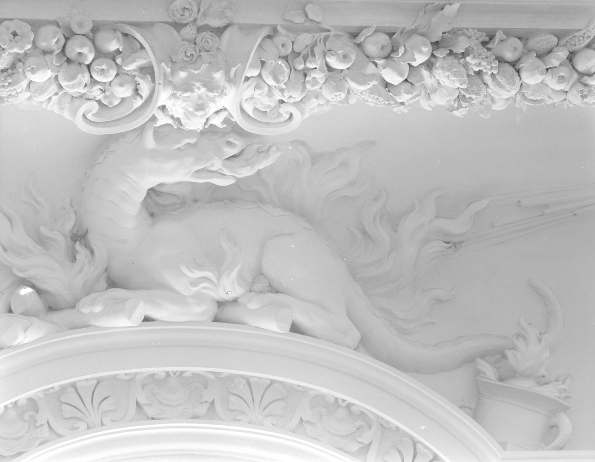 założenie pałacowo-ogrodowe - wnętrze: korpus główny, wielka sień, faseta - fragment, skan 1