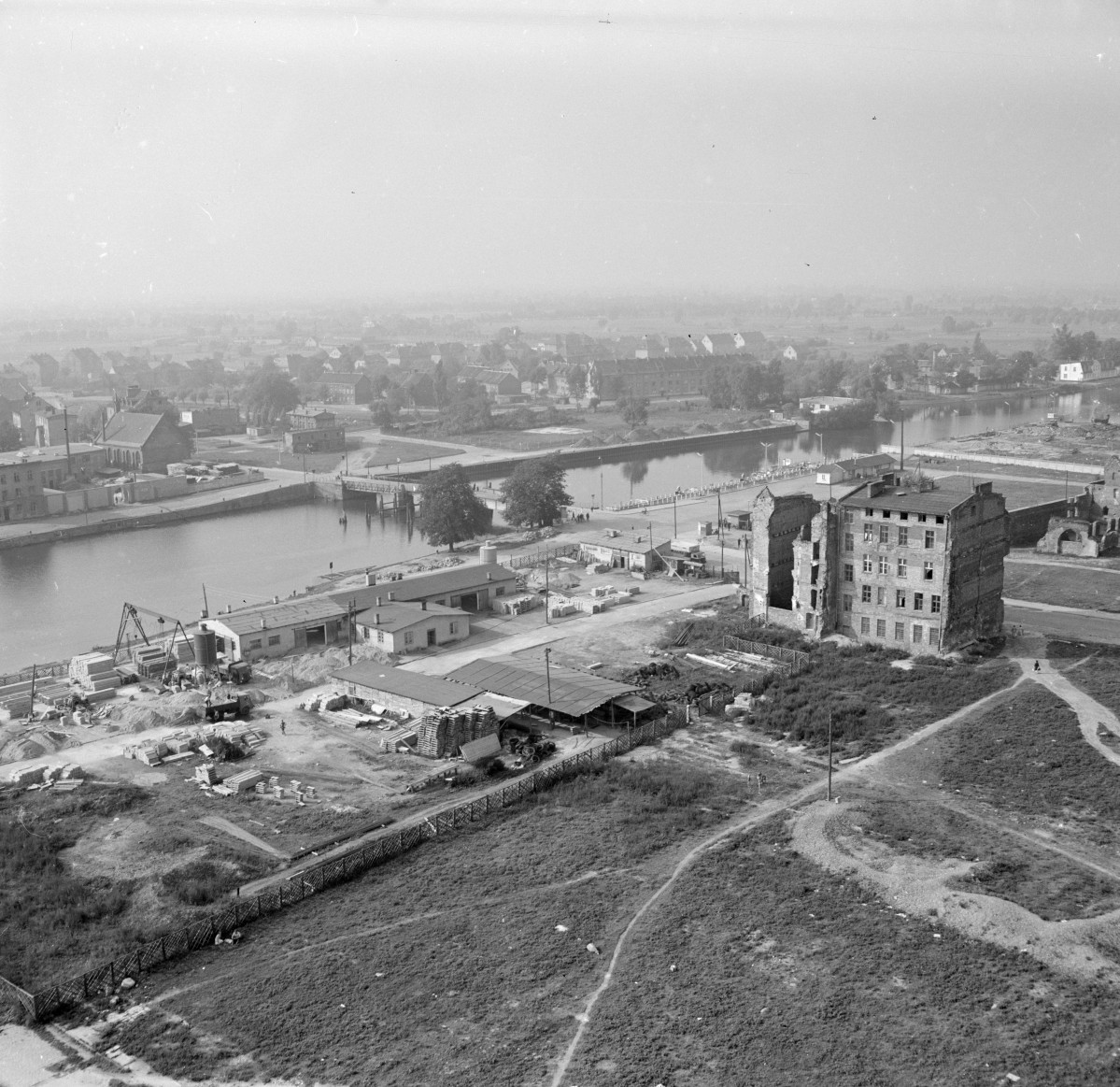 panorama starego miasta - naroże północno-zachodnie (rzeka Elbląg i łasztownia), skan 1